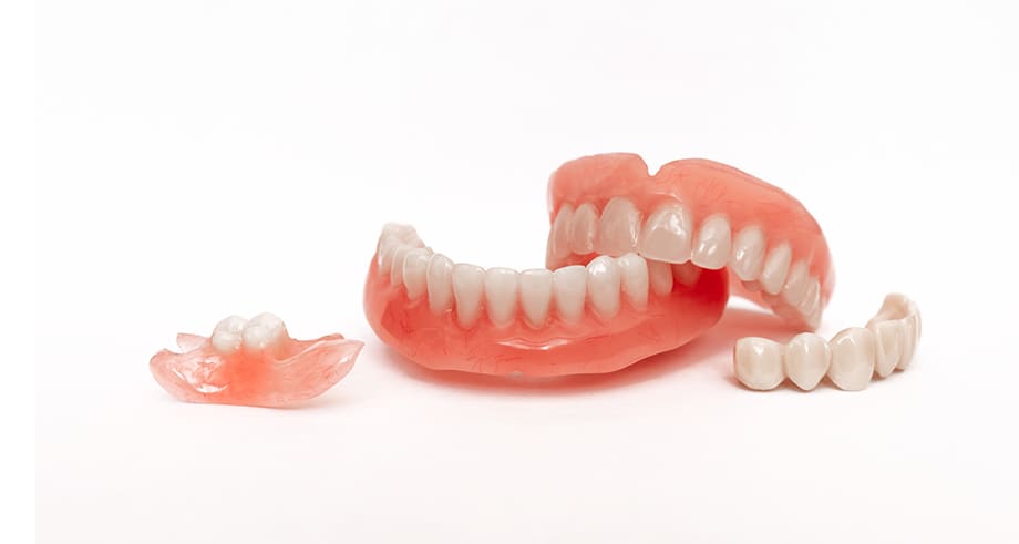 フィットするオーダーメイドの入れ歯