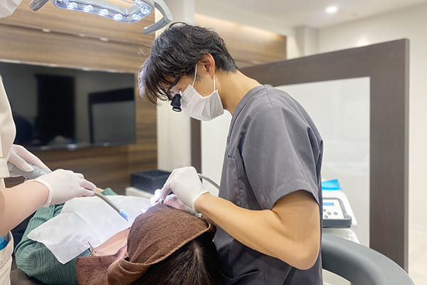 矢向ホワイト歯科治療シーン